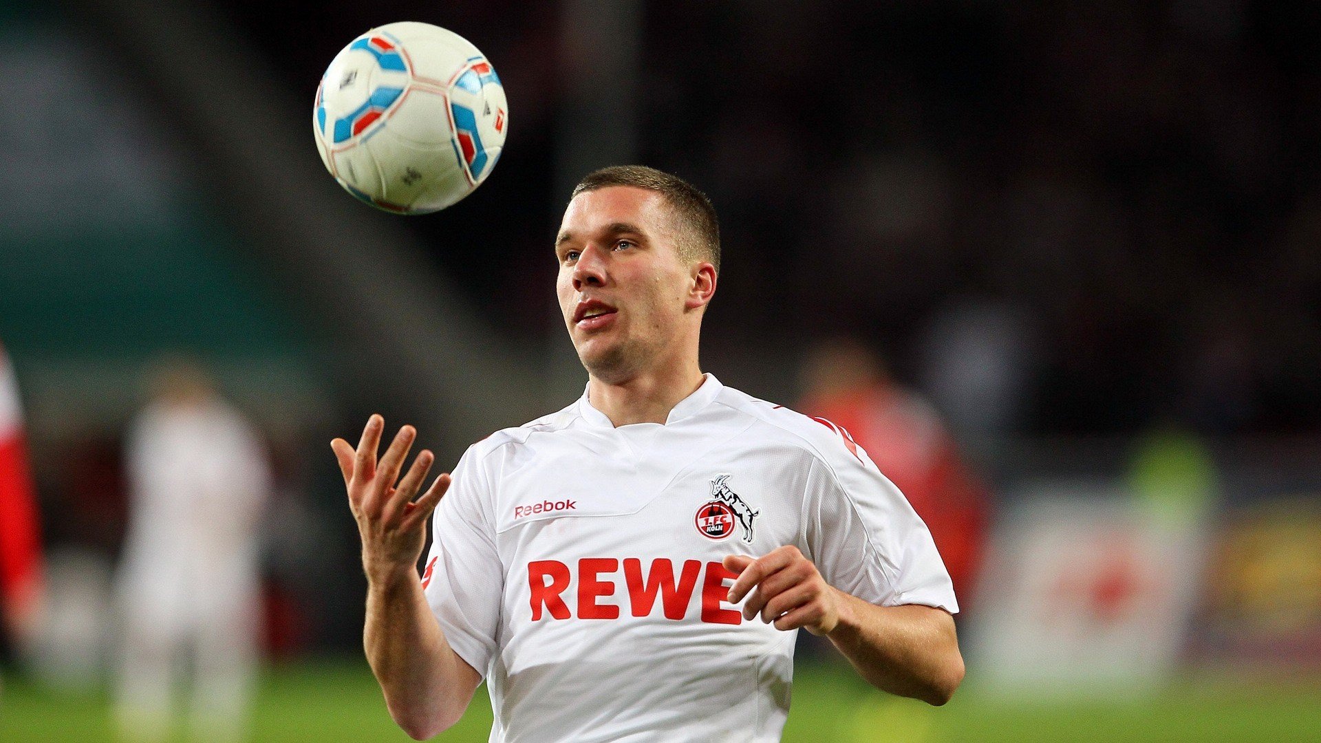 赛道与球场，当杰伦·格林在F1街道赛接管比赛，深圳队已稳稳拿下马刺