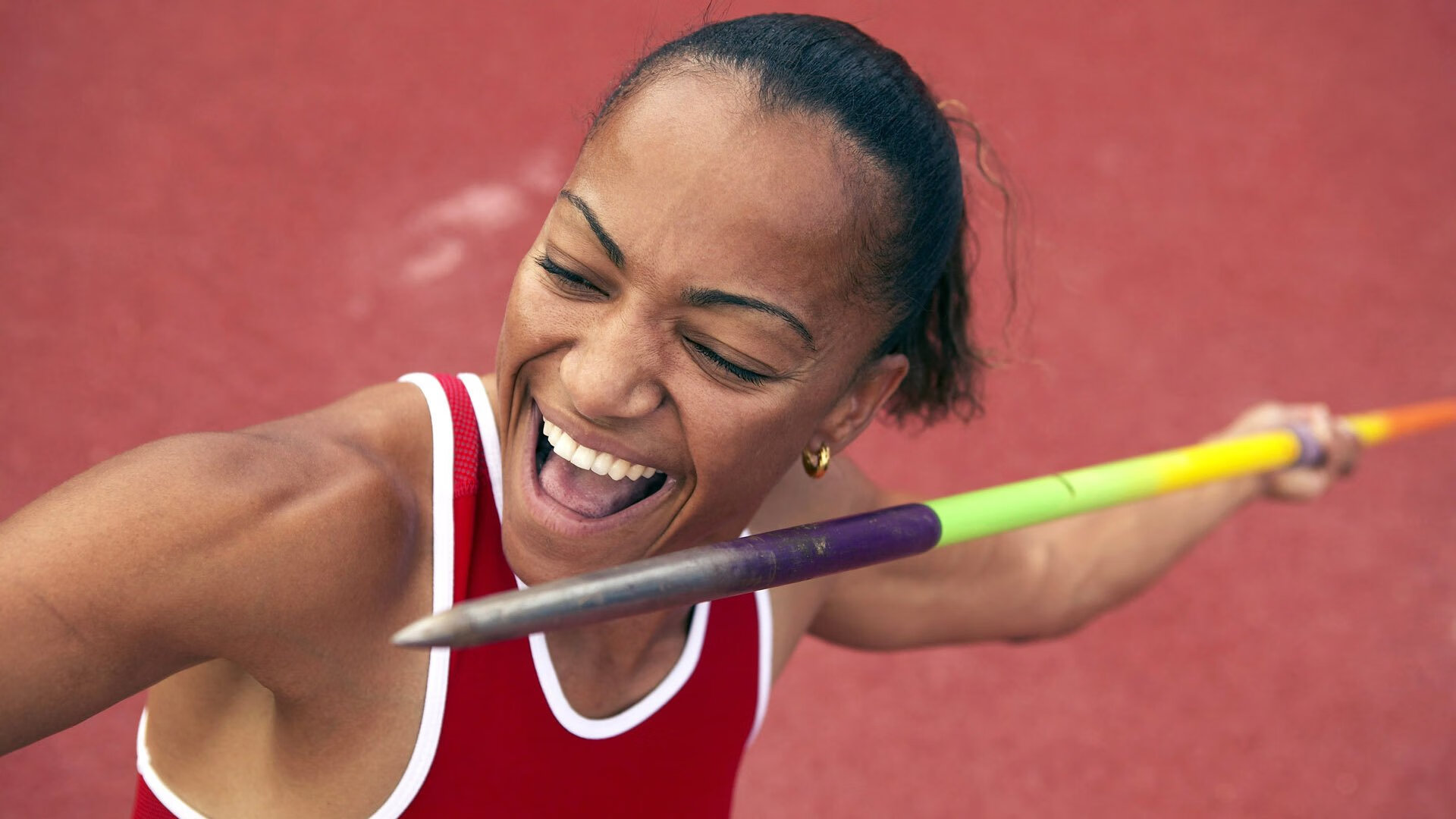 红牛二队横扫阿斯顿马丁，勒克莱尔带队取胜，F1赛场上的唯一性时刻